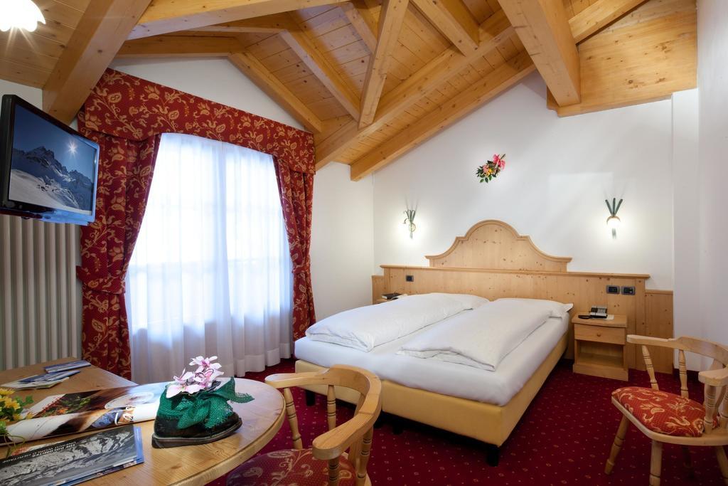 Hotel Garni Laura Arabba Quarto foto